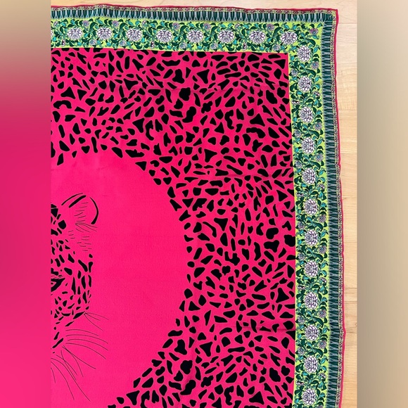 🐆🖤Vintage Silk Snow Leopard in Heart Scarf by Charlotte Sparre | 34” Square - Picture 11 of 17